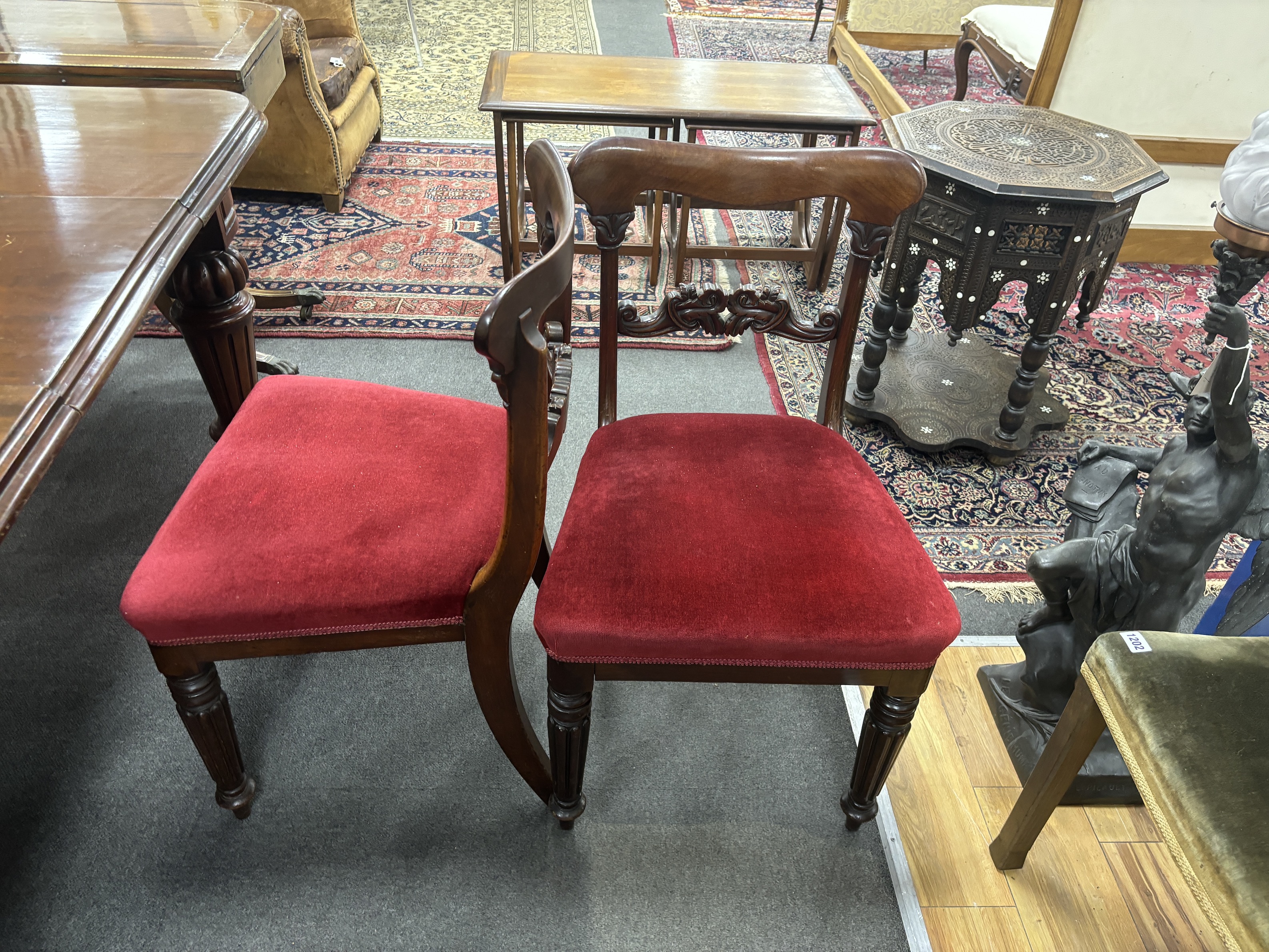 A Victorian mahogany extending dining table, 232cm extended, two spare leaves, depth 118cm, height 72cm together with a set of eight early Victorian mahogany dining chairs